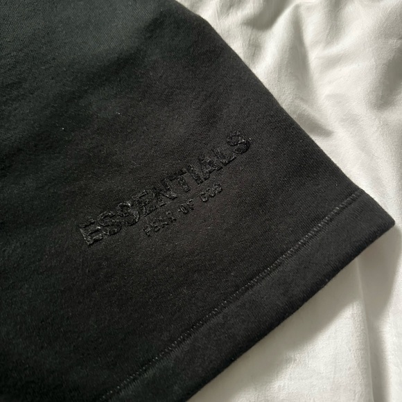 FEAR OF GOD Essentials Fleece Sweat Shorts - Picture 3 of 5